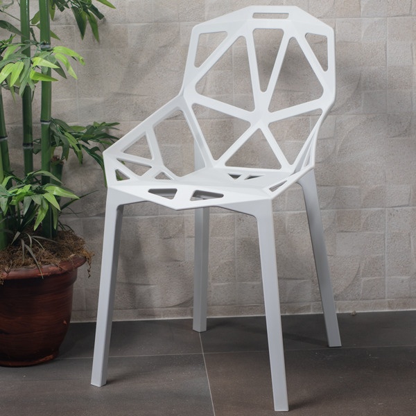 SILLA DECORATIVA DISEÑO GEOMETRICO PLASTICA BLANCA 52X53X83CM (H609B)