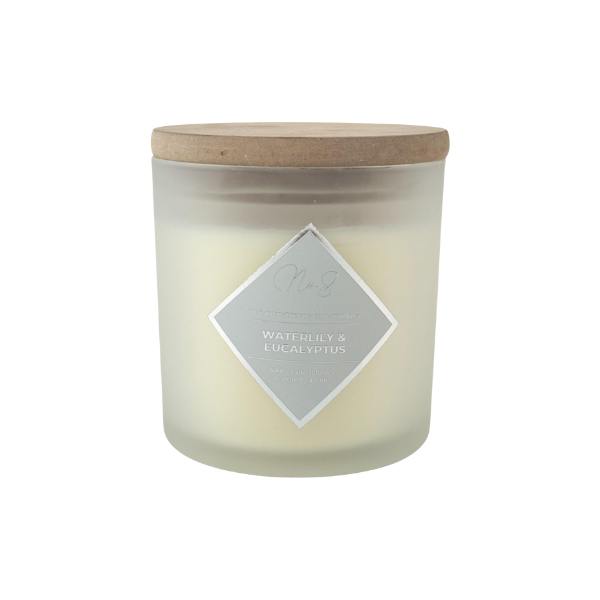 VELA CON TAPA WATERLILY & EAUCALYPTUS VIDRIO 10x10x11 cm BLANCO/DORADO SANTINI 200-9600374